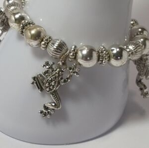 🐸FROG BRACELET SILVER TONE METAL BEADED BRACELET WITH ADORABLE FROG CHARMS NWOT
